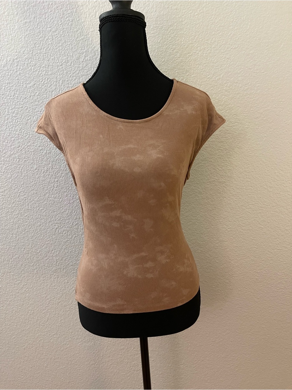 Fashion Nova Women's Short-Sleeve Ribbed Tee in Taupe